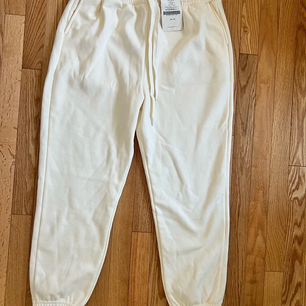 NWT Fabletics Justin Classic Jogger Sweatpants - XL COLOR - BONE - Picture 3 of 4